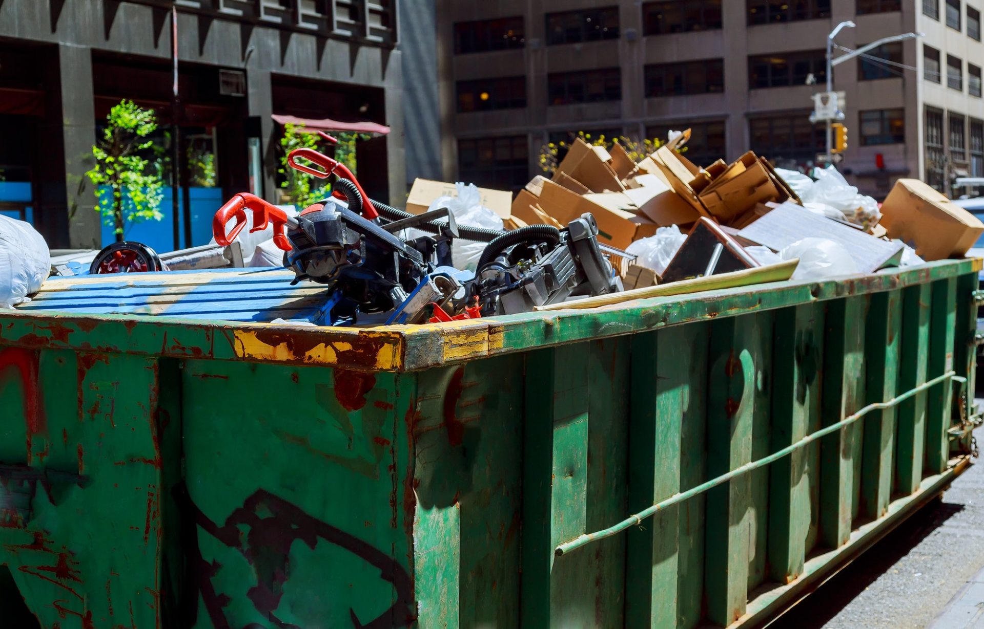 new-york-city-manhattan-container-over-flowing-dumpsters-being-full-with-garbage-e1653104278757.jpg new-york-city-manhattan-container-over-flowing-dumpsters-being-full-with-garbage-e1653104278757.jpg